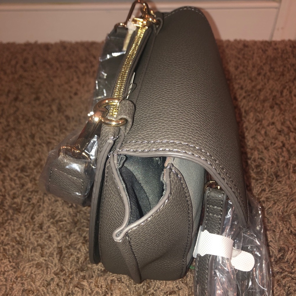 Gray faux leather side purse! Cute size